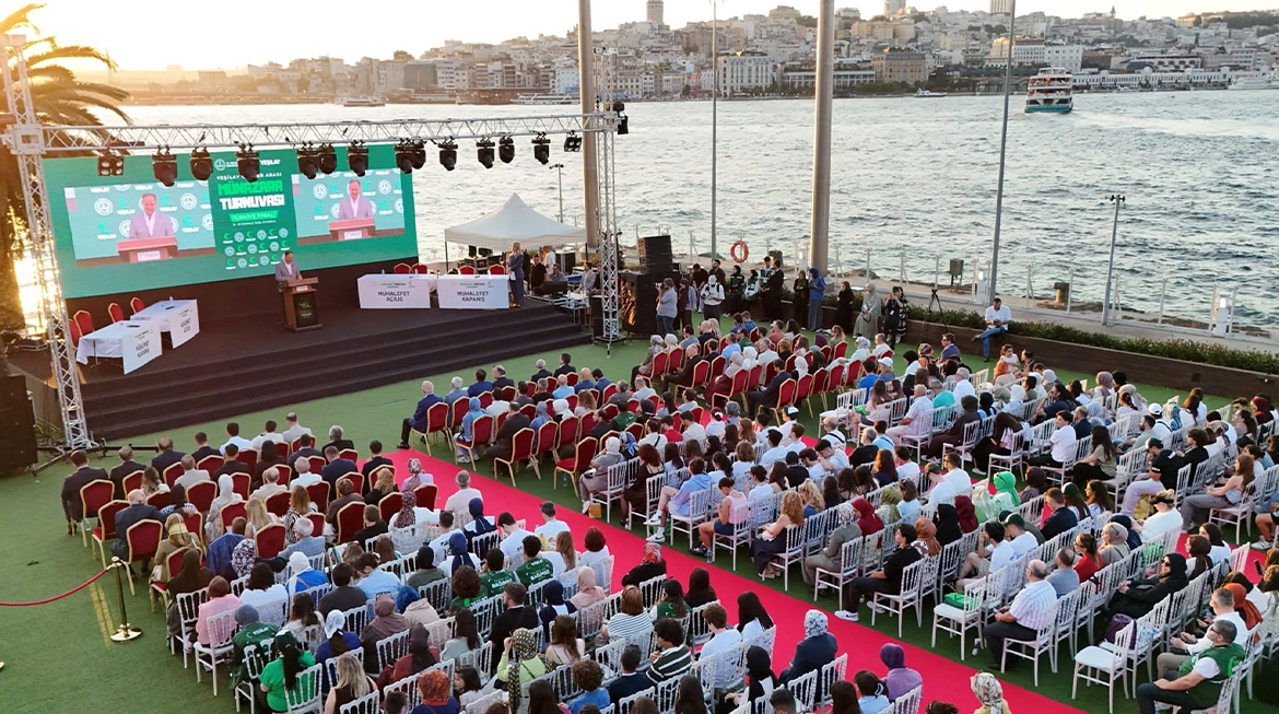 Genç Münazırlar Yeşilay Münazara Turnuvası'nda Türkiye Şampiyonluğu İçin Yarıştı