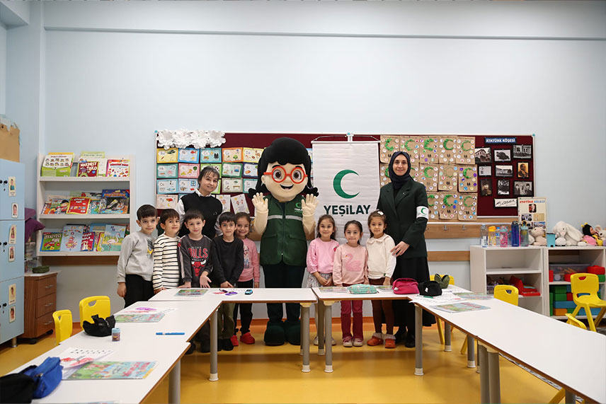 Yeşilay'ın 106. Kuruluş Yıldönümünde İlk Ders Zili Bağımsız Bir Gelecek İçin Çaldı