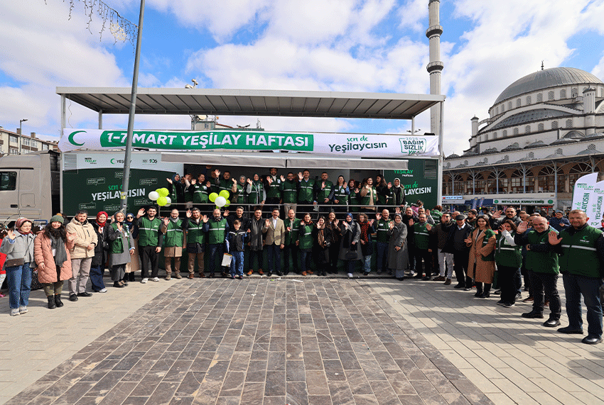 İstanbul'da Yeşilay Haftası Coşkusu: Bağımsızlık Tırı "Sen De Yeşilaycısın" Mesajıyla Bağcılar'da 