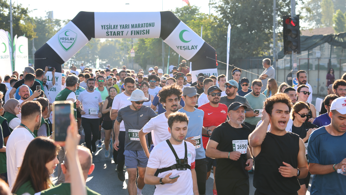 Yeşilay Yarı Maratonu, İstanbul’un Tarihi Rotalarında Gerçekleştirildi